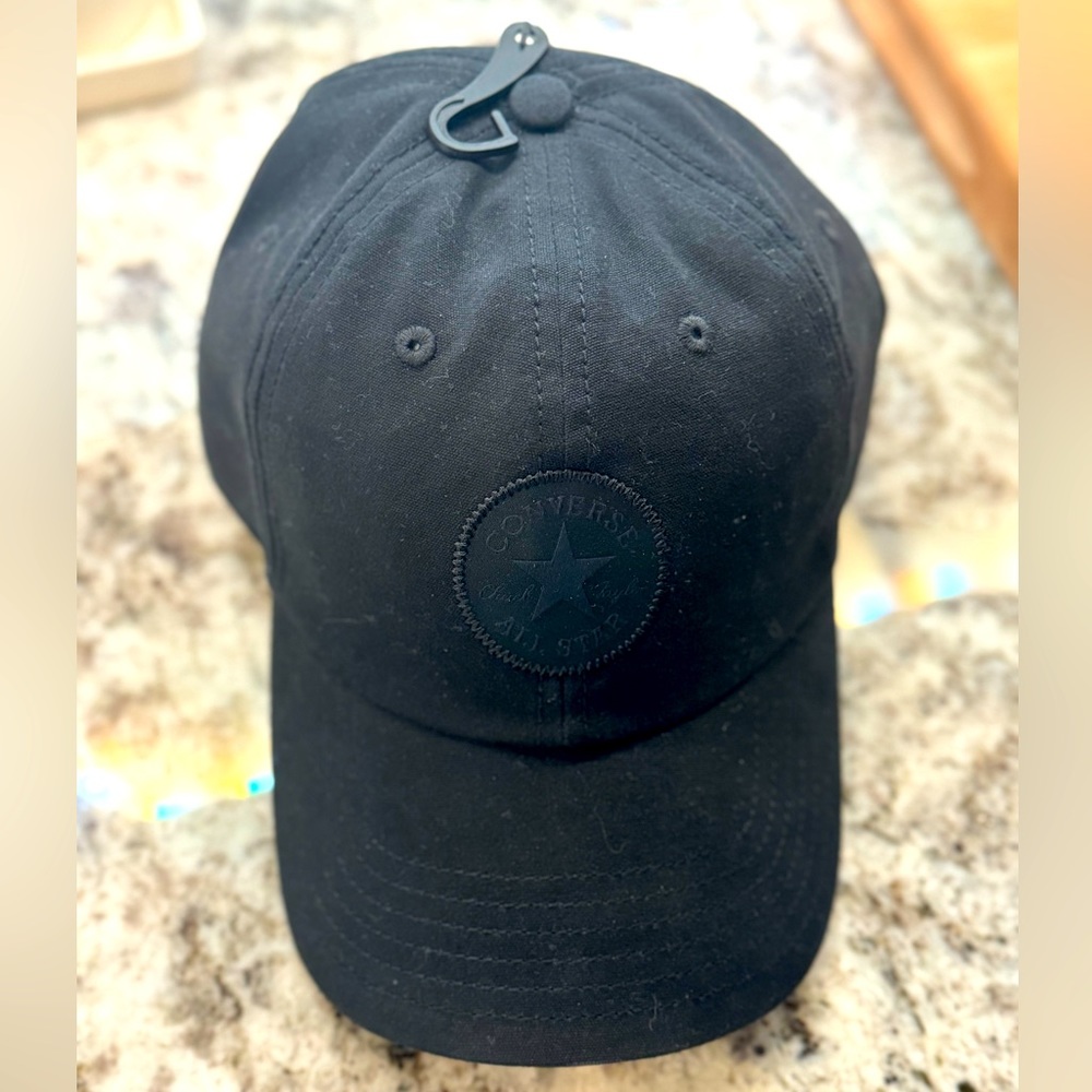 New with tags men’s black, converse hat, cap.